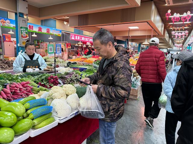 小雪至，腌菜忙，菜场、老字号雪里蕻走俏 市民热购腌菜原料