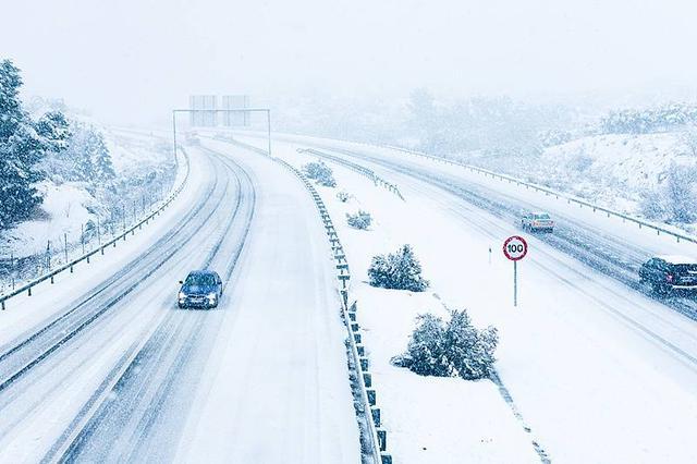 黑龙江44段高速因雪封闭