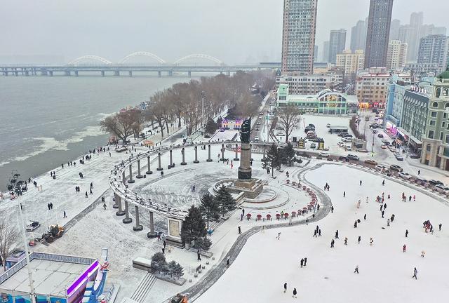 北方多地初雪素裹银装 寒潮带来冬日美景