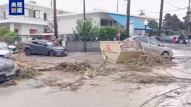 希腊旅游胜地遭暴风雨侵袭