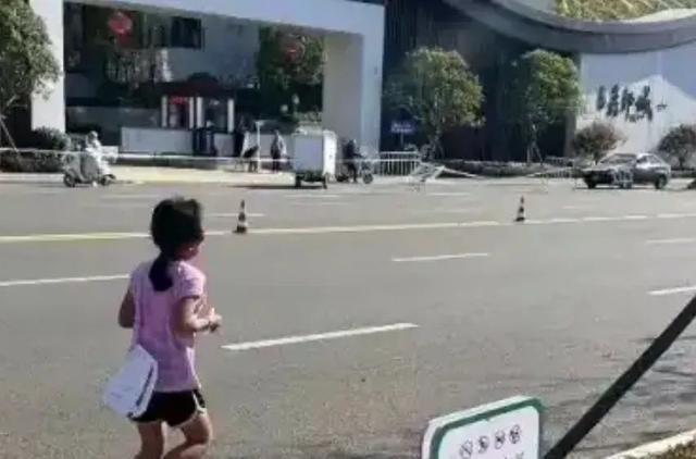 6岁女孩6小时完赛婺源马拉松 违规参赛引争议