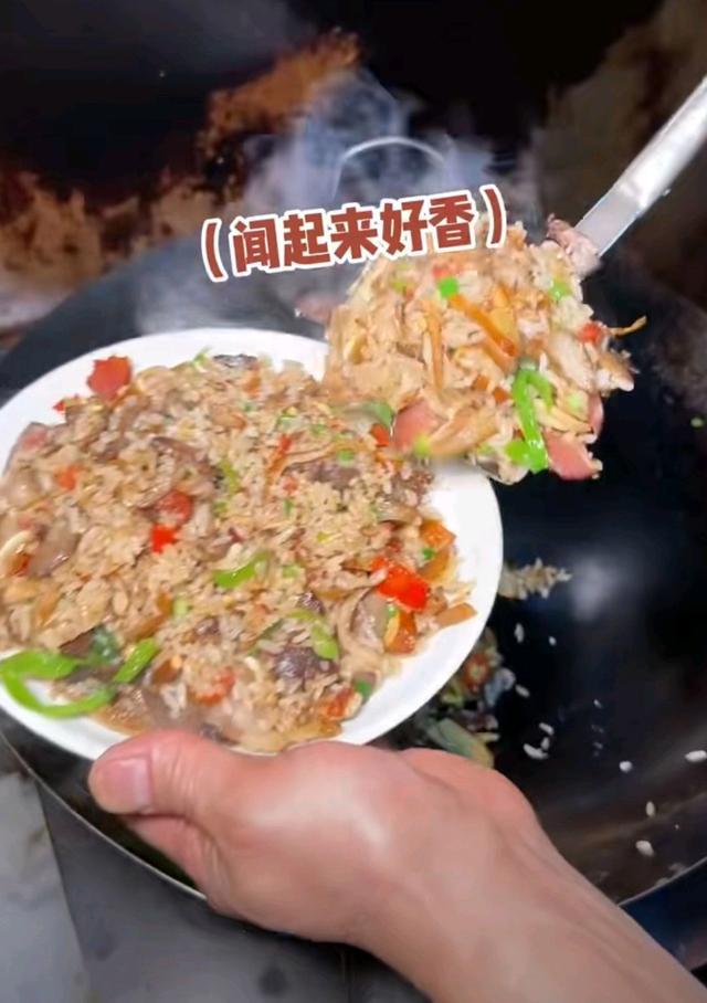 成都街头200元一份的炒饭 高端食材引热议