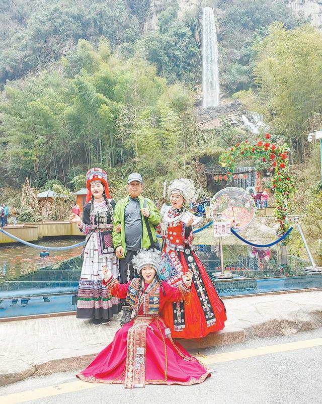 周五下班韩国飞中国说走就走 免签游预订飙升75%