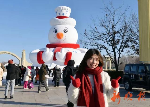 哈尔滨大雪人原来是挖出来的 4000立方米雪堆匠心打造