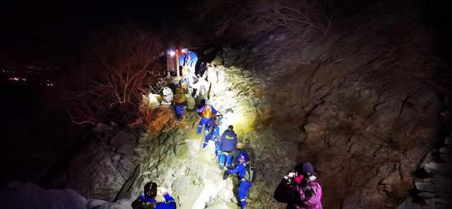 男子带8岁孩子登山意外身亡 亲子活动风险重重