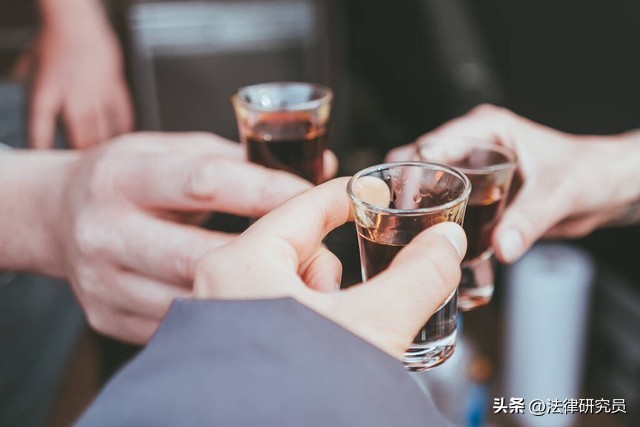 36岁男子一周喝4斤白酒确诊肝衰竭 酒精成“隐形杀手”