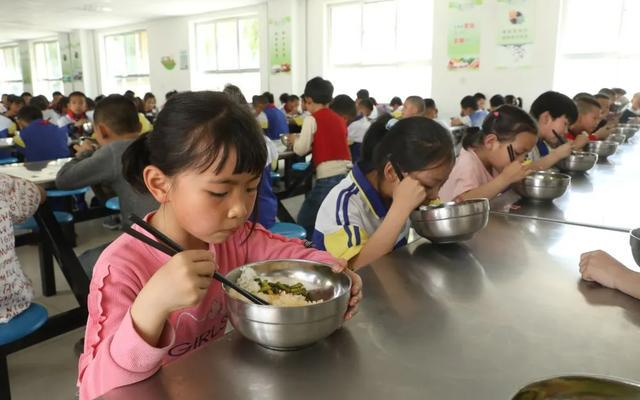 整改挪用农村学生营养餐乱象