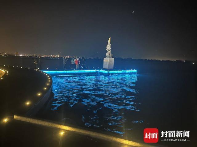 官方回应邛海边喷泉安全隐患 景区称设计为亲水平台无隐患