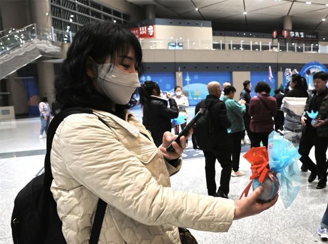 首架东南亚冰雪旅游包机落地哈尔滨 开启冬季旅游新篇章