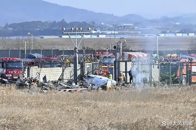 资深机长分析韩国空难：跑道尽头还有一道围墙，机场设计有问题 事故链揭示多因素叠加