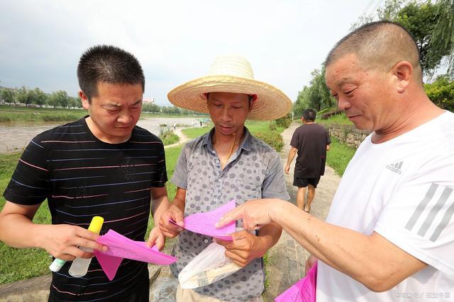 村干部2025年换届，村主任年龄不超过多少岁？各地规定不一