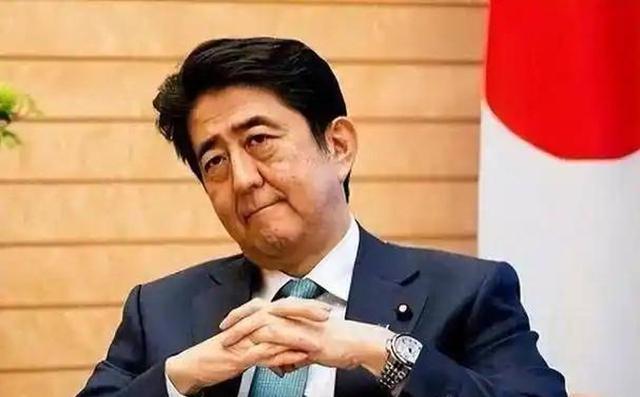 日本前首相安倍晋三遇刺后，他的墓碑上，为什么刻得是中国汉字？ 汉字背后的深意