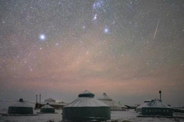 震撼！北京百花山出现新年首场象限仪座流星雨 每小时上百颗流星点亮夜空