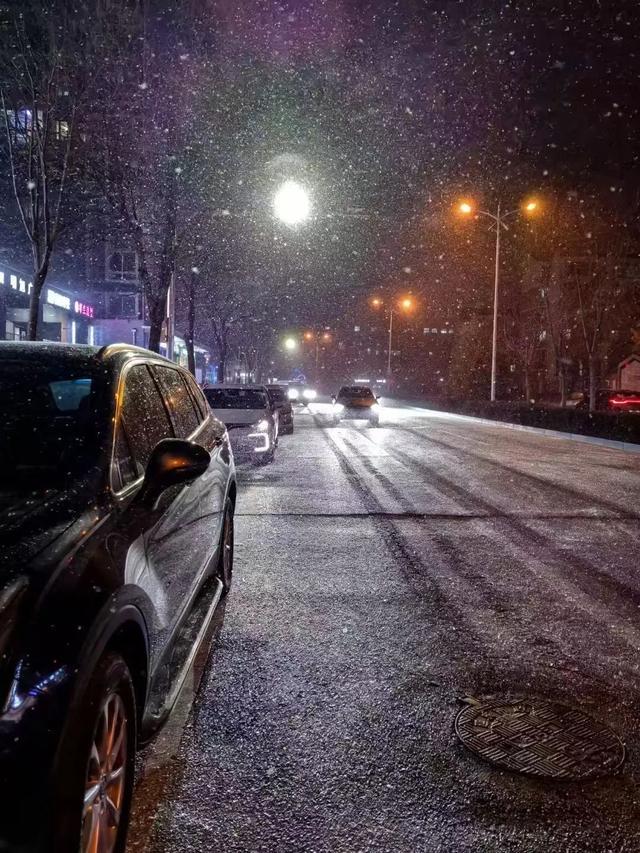 北京多区下雪 冬日浪漫夜景