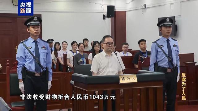 崔茂虎开会长篇大论散会吃喝玩乐，沉醉于和商人老板推杯换盏