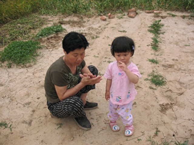 女生回姥姥家感慨還是小時候的味道