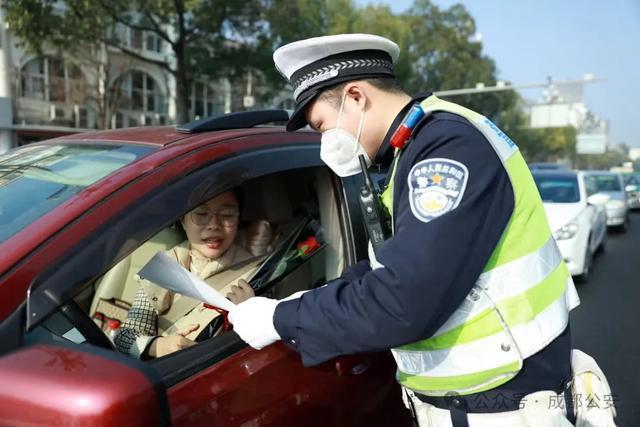 因公犧牲的27歲輔警孩子剛滿百天 用生命守護(hù)夜市煙火氣