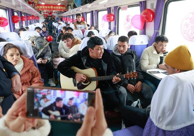 “慢火車”不慢回家路 溫暖旅途迎新春