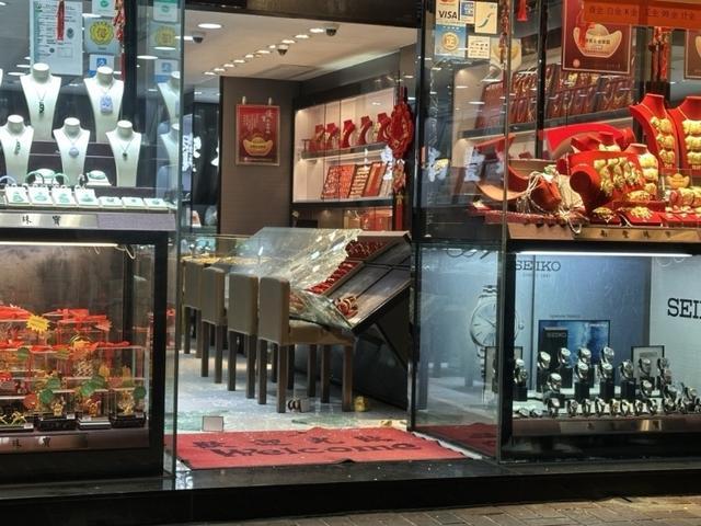 香港一金店發(fā)生搶劫多人在逃 警方全力追緝