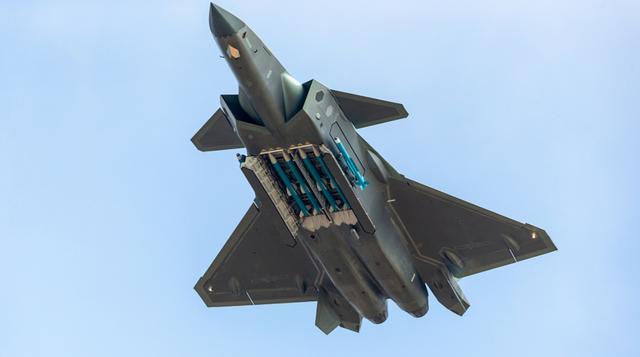 专家：F-22“史诗升级”实现难度大 挑战歼20需光电系统