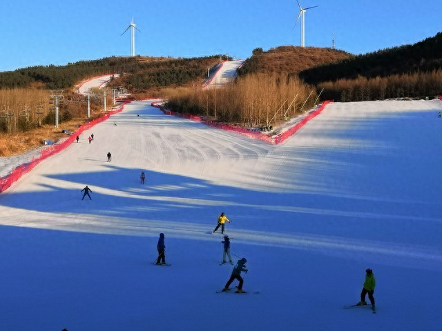 吉林：滑雪場(chǎng)里過大年