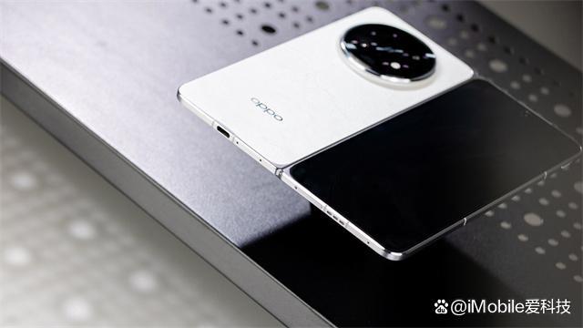 OPPO Find N5托舉千斤鋼琴：最強(qiáng)折疊屏震撼登場(chǎng)