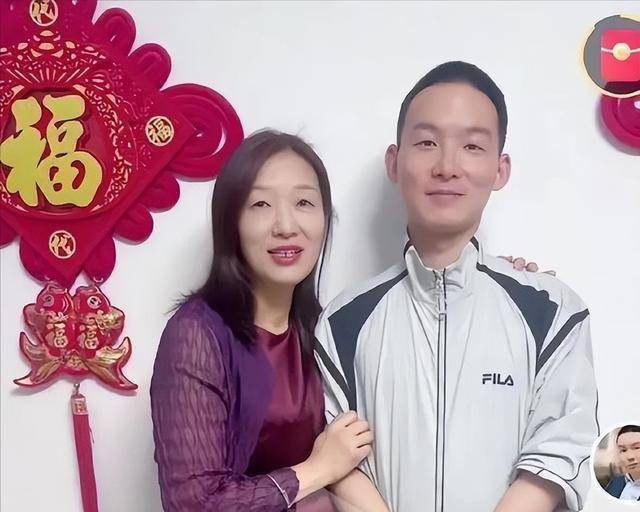 谢浩男生母发声辟谣 清晰视频力证白净