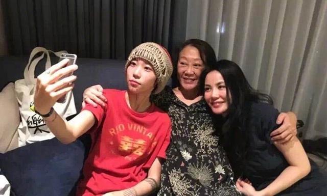 港媒放出王菲谢霆锋相恋高清旧照 王菲谈谢霆锋“除了缘分还能说什么”