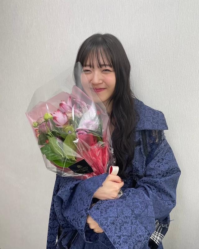英超太太团迎顶级女神！日本国脚随利兹联升超，女友是铃木爱理 田中碧闪耀英冠赛场