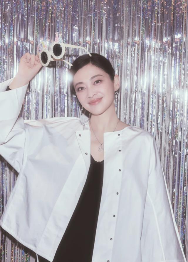 梅婷曬照慶50歲生日 老公花臂搶鏡