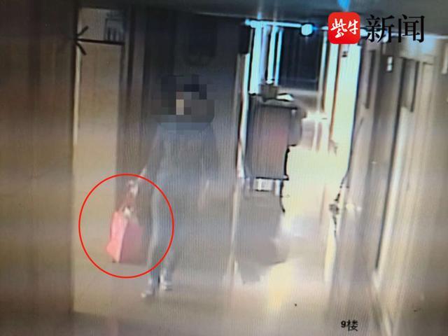 男子稱相機(jī)鏡頭被保潔誤扔 酒店堅(jiān)稱為空盒