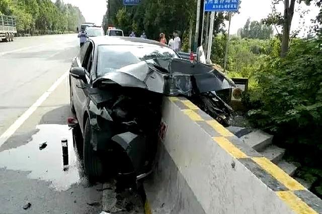 司機疲勞駕駛逆行連撞兩車 無視規(guī)則釀事故