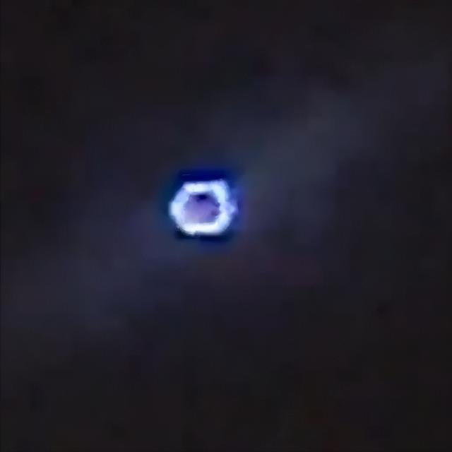 美加州沙漠拍到疑似UFO 神秘視頻引熱議