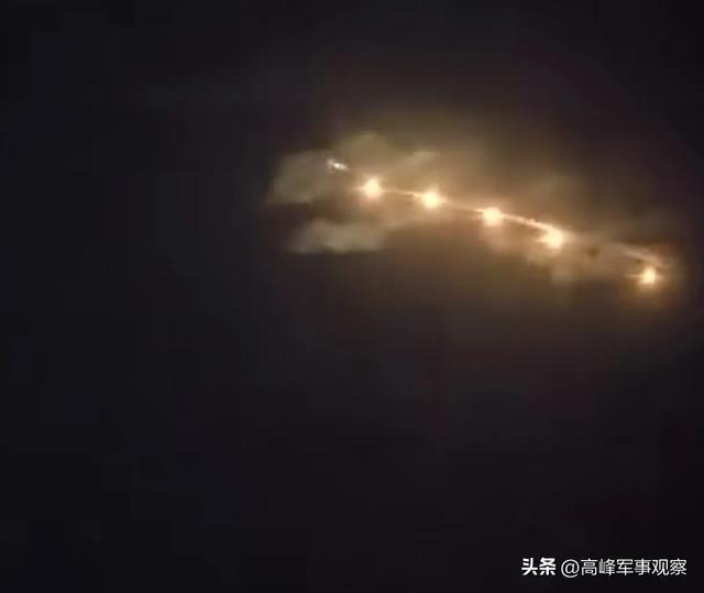 巴F16在首都上空发射照明弹庆祝胜利 彰显空军实力