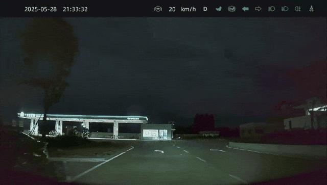 廣東夜空疑似出現(xiàn)火流星 點(diǎn)亮夜空引發(fā)熱議