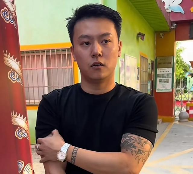 王晨正回應(yīng)小丫頭未參加婚禮 變形記成員齊聚祝福