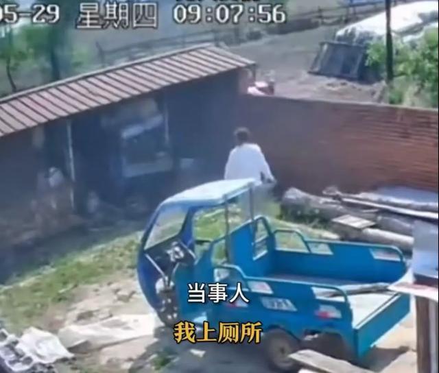女子剛要進(jìn)廁所一車輛撞破墻沖進(jìn)來