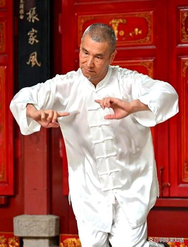 大爷打非遗“女人拳”走红