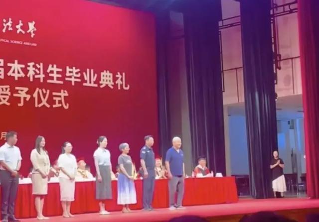 食堂阿姨的致辭緣何成動(dòng)人的最后一課 平凡中的深情守護(hù)