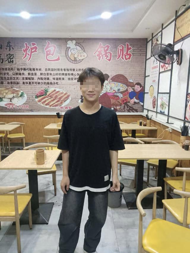 兒子救人去世媽媽看見同齡孩子哭暈