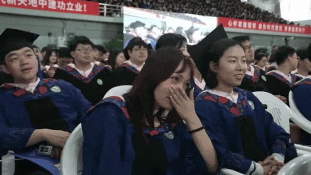 毕业典礼发言爆火食堂阿姨打假 真情流露感动学子