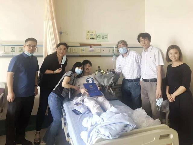 儿子患癌被资助 父母打工捐26万报恩 爱心传递温暖人间