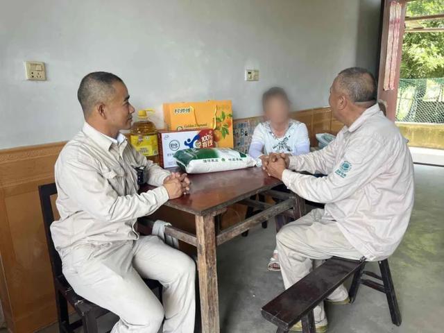 老人连干3小时农活患上轻度热射病 电工及时救援化险为夷