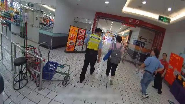 老人欲用20萬買購物卡被攔下