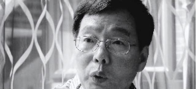 中國式父子的真實(shí)寫照：“北大屠夫”和兒子一起過年,，各干各的沒話聊