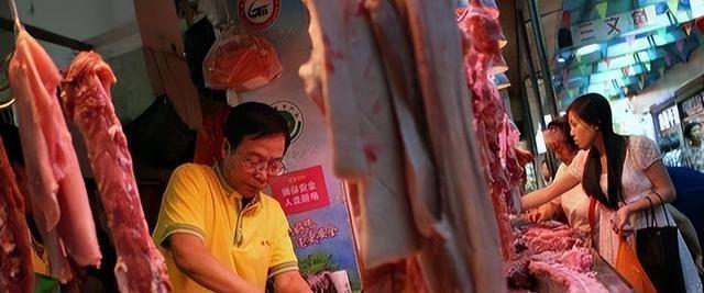 中國式父子的真實(shí)寫照：“北大屠夫”和兒子一起過年,，各干各的沒話聊