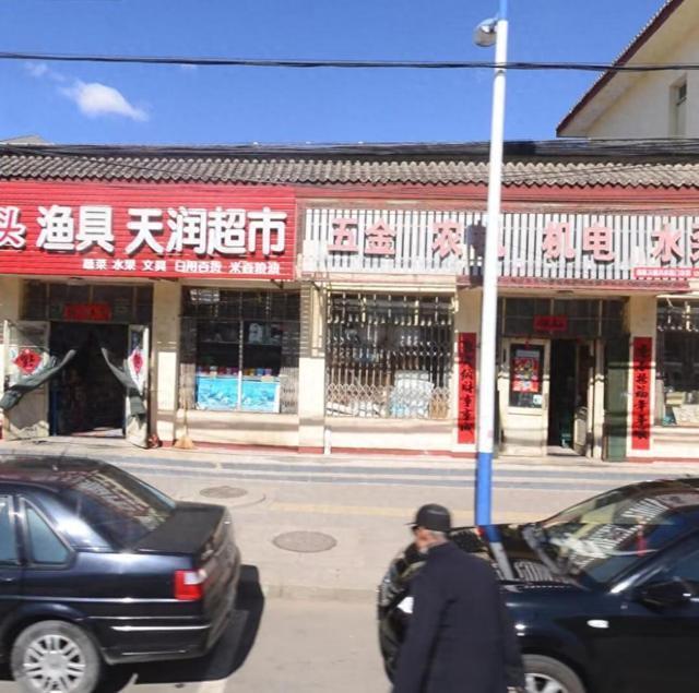 你拿走，有信号了再付钱！暴雨中怀柔小卖部老板娘真暖心 善举温暖人心