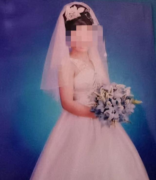 女老師婚后遇害 警方掘墳做DNA鑒定 案發(fā)22年后再審