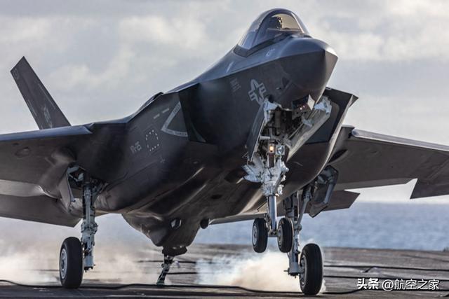 美海军F-35C坠毁有何潜在影响 暴露训练与设计风险