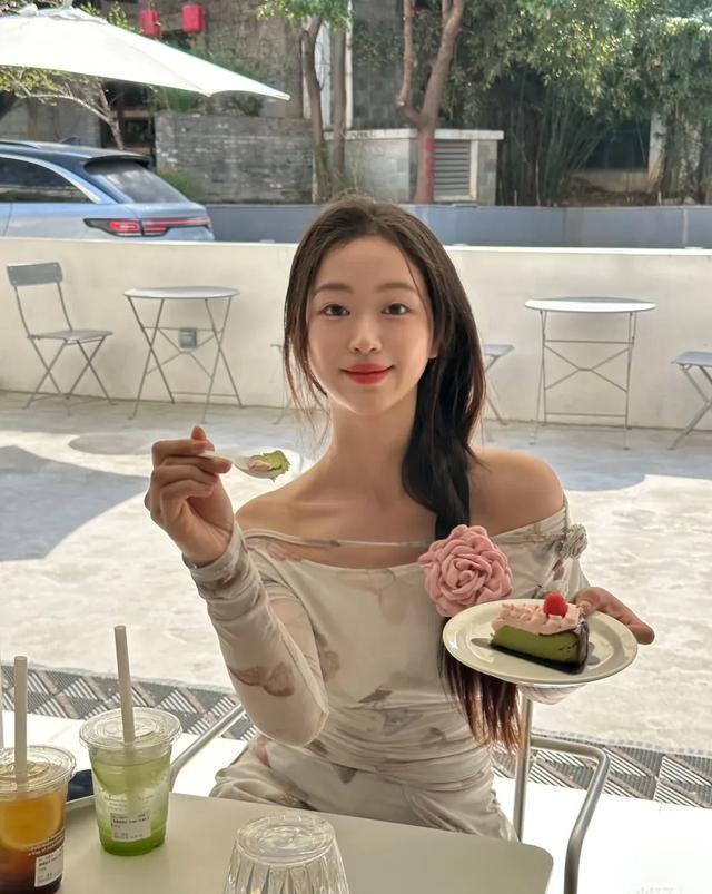 短剧演员闯进长剧圈 于正签约引发热议